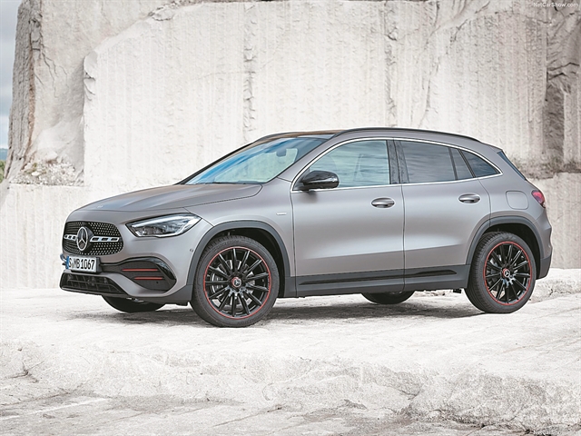 Πρώτη στα premium η Mercedes-Benz