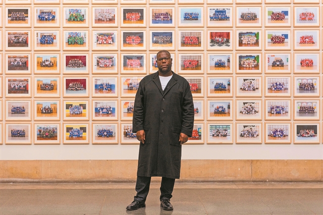 Ο εικαστικός πριν από τον σκηνοθέτη