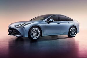 Το νέο υδρογονοκίνητο αυτοκίνητο της Toyota εξασφαλίζει αυτονομία 500 χλμ