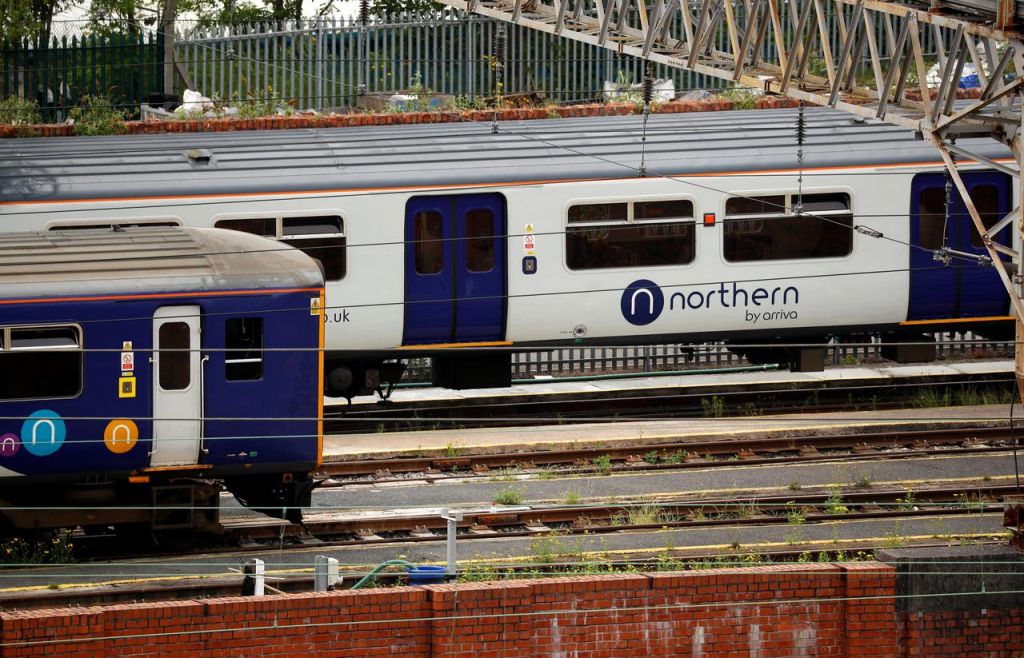 Βρετανία: Ο Τζόνσον κρατικοποιεί σιδηροδρόμους της βόρειας Αγγλίας