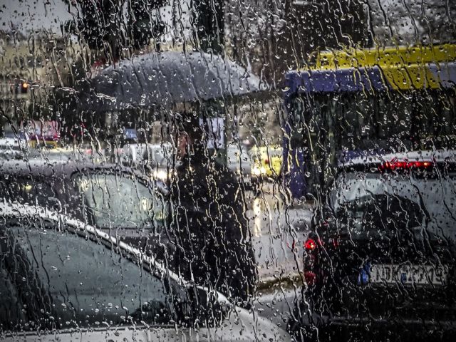 Καιρός: Βροχές στα δυτικά και καταιγίδες την Κυριακή με ανέμους στο Ιόνιο