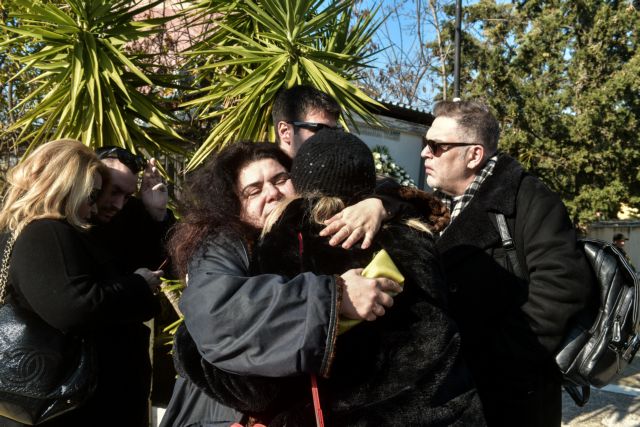 Ερρίκα Μπρόγιερ: Το τελευταίο «αντίο» στην αγαπητή ηθοποιό – Ήταν όλοι εκεί