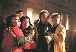 Τα θρυλικά «Goonies» σε μεταμεσονύχτια προβολή