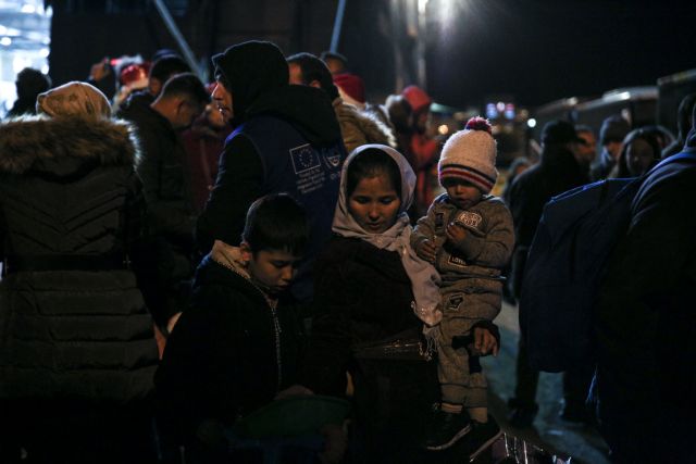 Συνεργασία της Αυτοδιοίκησης για επίλυση του μεταναστευτικού ζητά η κυβέρνηση