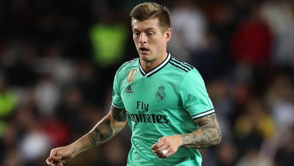 Βίντεο: Ο Κρόος σκόραρε από το κόρνερ την ώρα που ο γκολκίπερ… μιλούσε με αμυντικό!