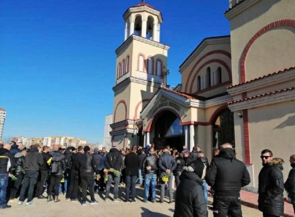 Ο τελευταίος αποχαιρετισμός στον αδικοχαμένο Βούλγαρο οπαδό (pics+vid)