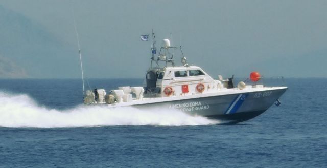 Σκάφος με 50 πρόσφυγες βυθίστηκε στους Παξούς