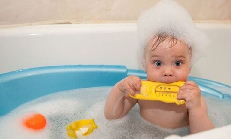 Πώς το μωράκι σας θα αγαπήσει το μπάνιο | tanea.gr