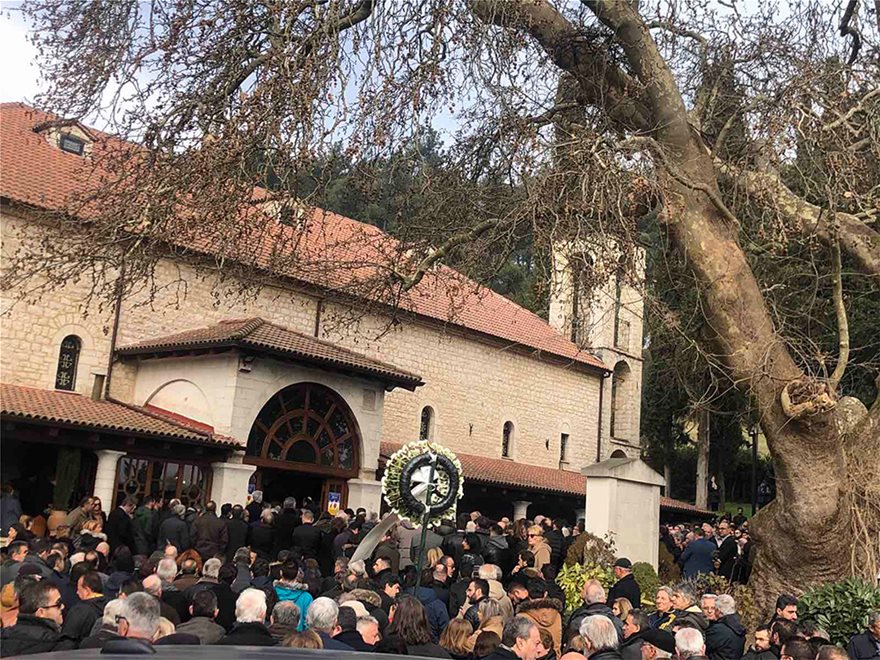Πλήθος κόσμου στην κηδεία του Θεόδωρου Νιτσιάκου στα Ιωάννινα