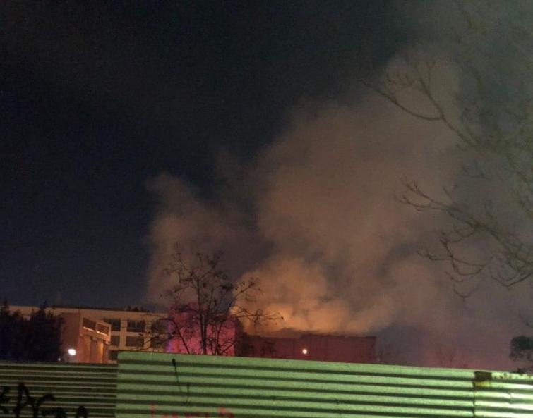 Φωτιά σε αποθήκη στον Πειραιά