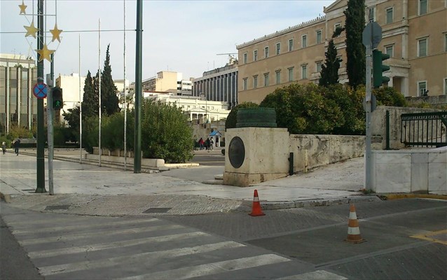 Δ. Αθηναίων : Έφτιαξε ράμπα για ΑμεΑ στον Άγνωστο Στρατιώτη