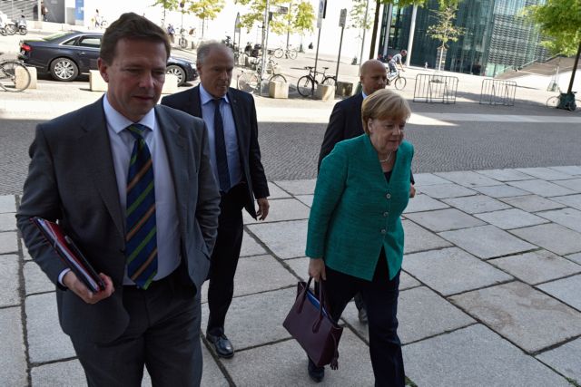 Βερολίνο : «Ουδέν σχόλιο» για τα πλωτά φράγματα