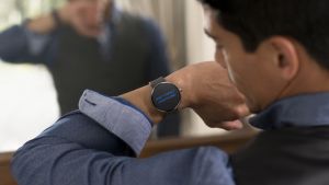 Το smartwatch με μπαταρία που διαρκεί 14 ημέρες έρχεται στην Ελλάδα