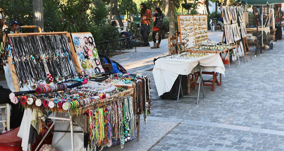 Την παραμονή τους στην Αποστόλου Παύλου ζητούν οι χειροτέχνες