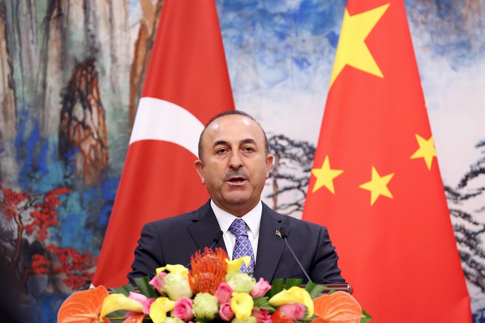 Τσαβούσογλου : Αποθεώνει Μέρκελ και κατηγορεί ΕΕ