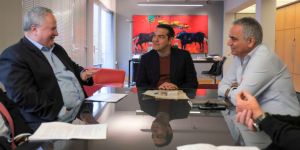 Συνάντηση Τσίπρα – Κοτζιά για τις «πολιτικές και οικονομικές εξελίξεις»