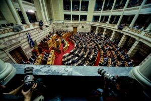 Με 163 «ναι» ψηφίστηκε ο εκλογικός νόμος