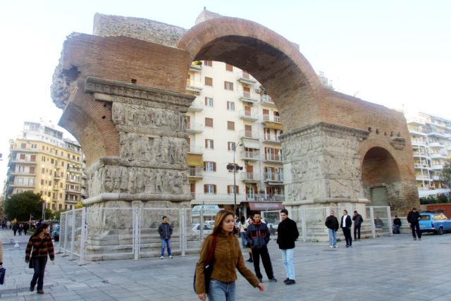 Βανδάλισαν εικόνα της Παναγίας σε παρεκκλήσι στην Καμάρα