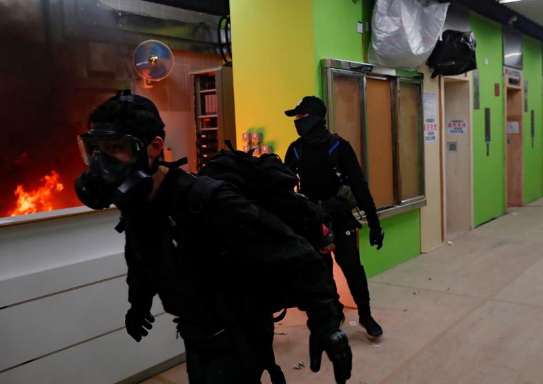 Χονγκ Κονγκ: Mολότοφ σε κτήριο που επρόκειτο να χρησιμοποιηθεί για κρούσματα κοροναϊού