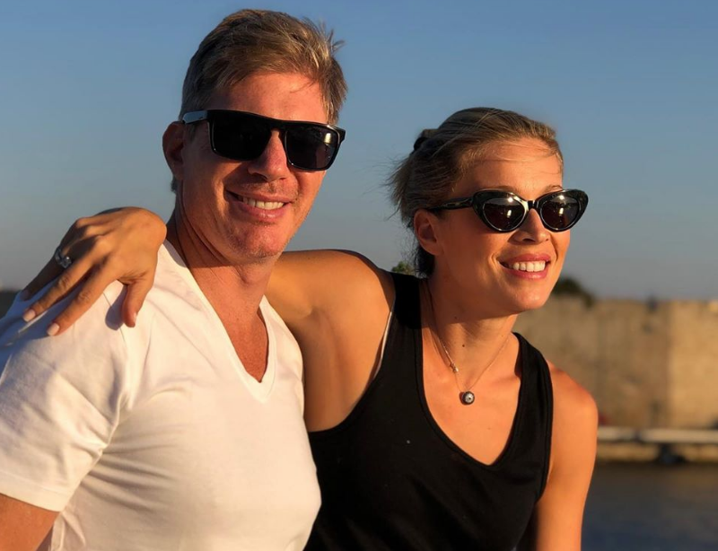 Η Μαριέττα Χρουσαλά με την οικογένειά της στα χιόνια