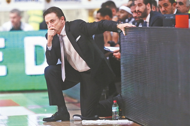 Κοστούμι… τετράδας