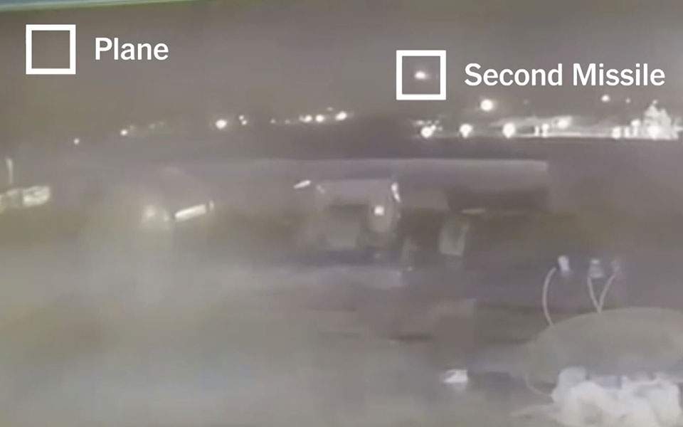 Αποκάλυψη για Boeing: Βίντεο δείχνει ότι χτυπήθηκε από δύο πυραύλους