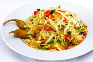 Λάχανο τουρσί και λαχανοσαλάτα από την Πόλη