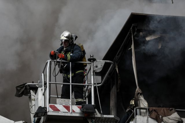 Πυρκαγιά σε διαμέρισμα στο Μοσχάτο: Απεγκλώβισαν ηλικιωμένη