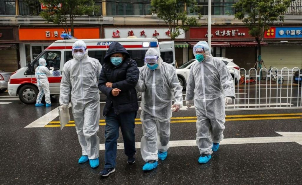 Δέκα μύθοι για τον κοροναϊό – Τι πρέπει να ξέρετε