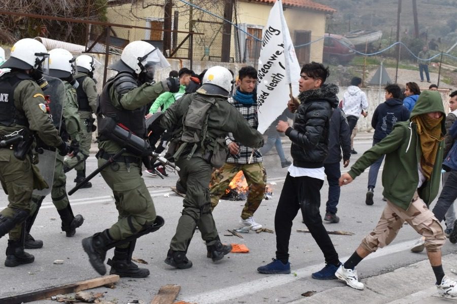 Μπροστά σε αδιέξοδο η κυβέρνηση :  Φουντώνουν οι αντιδράσεις για κλειστά κέντρα και επιτάξεις