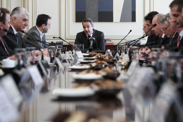 Τη μεταφορά είσπραξης του ΕΝΦΙΑ στους δήμους συζήτησαν Μητσοτάκης – ΚΕΔΕ