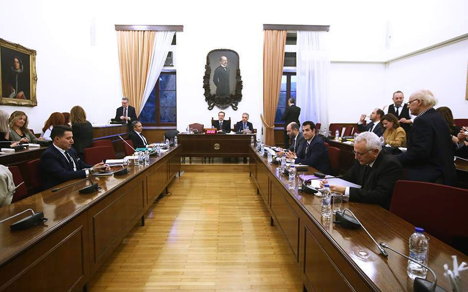 Ανοίγει η βεντάλια των ερευνών
