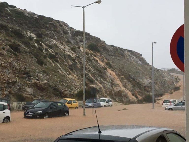 Κακοκαιρία στο Αιγαίο: Ποτάμια οι δρόμοι στη Ρόδο – Πλημμύρισε το αεροδρόμιο της Ικαρίας