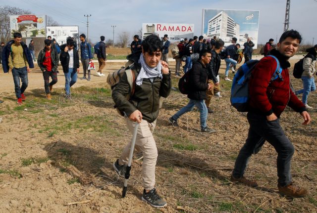 Αποκάλυψη: SMS σε 120.000 μετανάστες να είναι έτοιμοι να περάσουν στην Ελλάδα