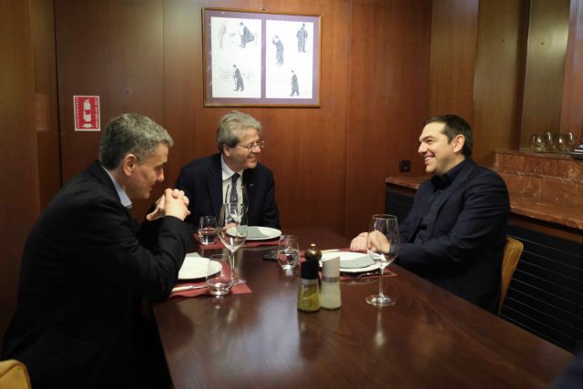 Τσίπρας προς Τζεντιλόνι : Ανάγκη μείωσης των πρωτογενών πλεονασμάτων