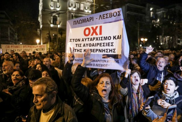 Εκτός ελέγχου: Αστυνομικοί υποστηρίζουν ότι απειλούνται με καραμπίνες