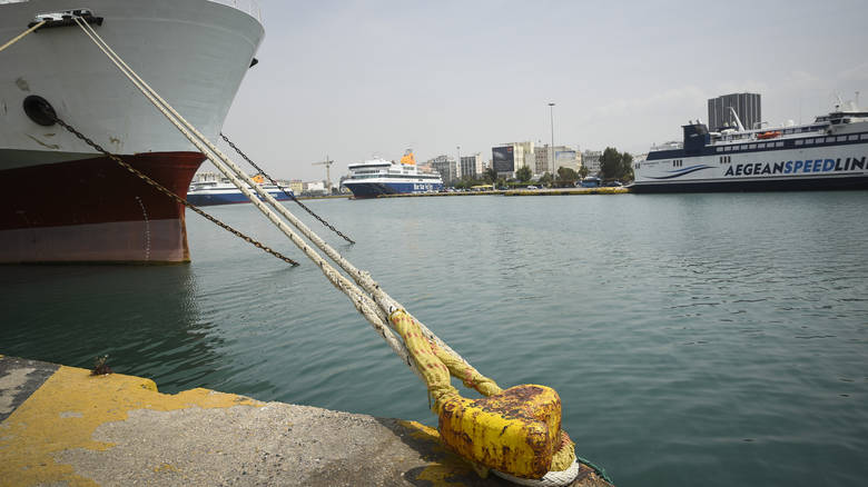 Δεμένα την Τρίτη τα πλοία σε Πειραιά, Ραφήνα και Λαύριο – Απεργιακές κινητοποιήσεις