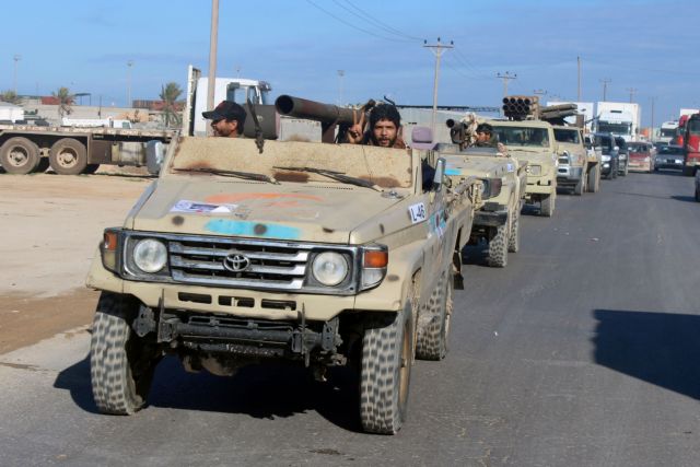 Λιβύη: Ο Χαφτάρ σφυροκοπά την Τρίπολη