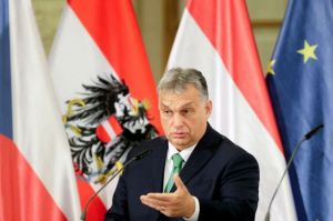 Ουγγαρία: Ο Όρμπαν θέλει να κόψει επιδόματα σε Ρομά και φυλακισμένους