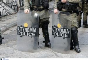 Eνταση έξω από το Οικονομικό Πανεπιστήμιο σε επιχείρηση της ΕΛ.ΑΣ για το παρεμπόριο