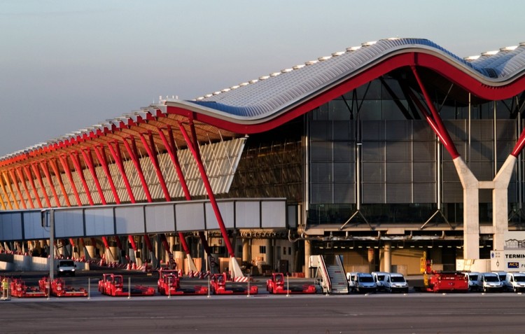 Μαδρίτη: Εκλεισε το αεροδρόμιο Μπαράχας λόγω ύποπτου drone | tanea.gr