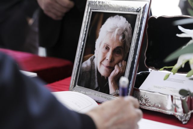 Το τελευταίο αντίο στην Κική Δημουλά