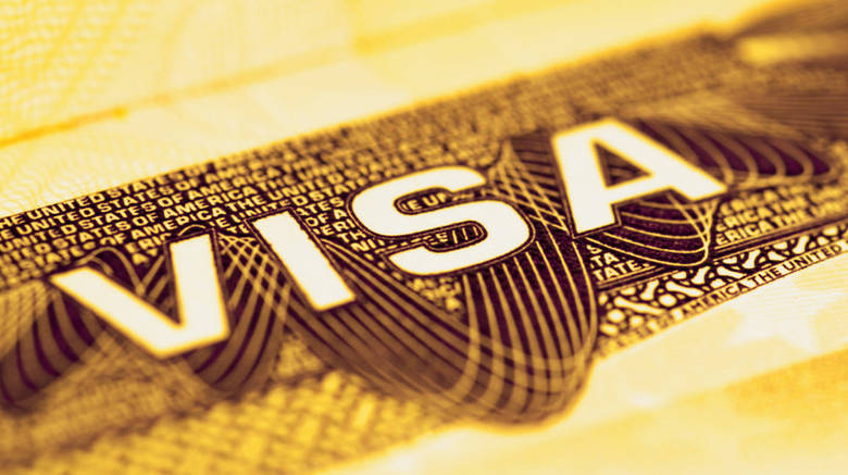 Ο κορωνοϊός «χτυπά» την Golden Visa – «Φρένο» στις αγοραπωλησίες ακινήτων