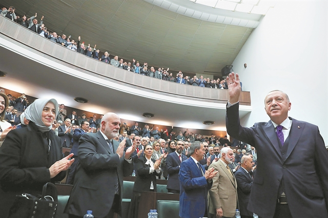 Γκριζάρει ξανά τα Ιμια και άλλα νησιά