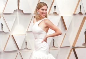 Το μαύρο φόρεμα της Σαρλίζ, η καμέλια της Πενέλοπε