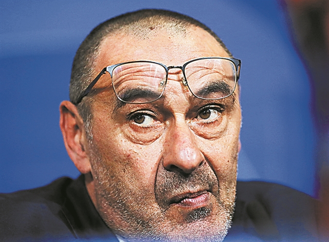 Η Γηραιά Κυρία θαλασσοδέρνεται