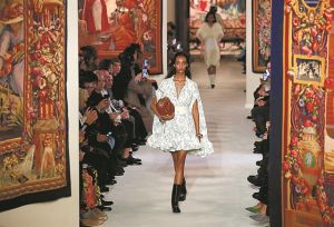 Γαλλική φινέτσα στο catwalk, ένα δείπνο…