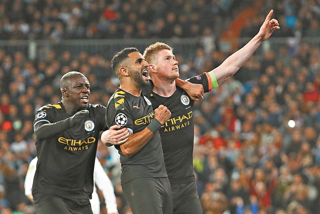 Χαστούκι στη Βασίλισσα