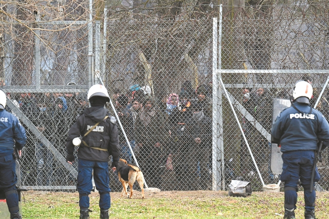 «Ο Ερντογάν στέλνει τους πρόσφυγες σε αδιέξοδο»