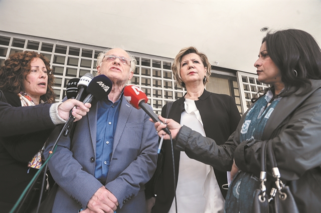 Μετωπική για την «ταυτότητα» των μαρτύρων